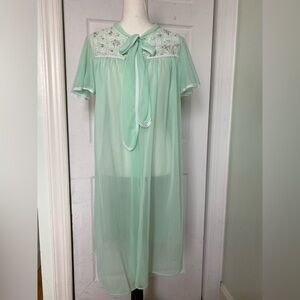 1960s Mint Vanilla Colored Floral Lace Night Gown / Robe